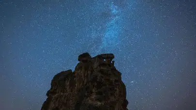 Doğanlı Kale'de gökyüzü şöleni: Meteorların ışık izleri kamerada