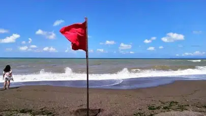 Akçakoca'da kötü hava alarmı: Denize girişler yasaklandı