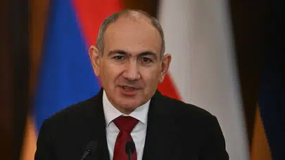 Erivan'da tarihi gün: Hükümet istifa etti, parlamentoda 'Kilise' krizinin fitili ateşlendi!
