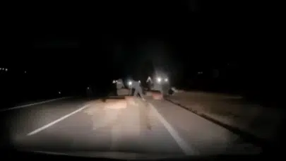 Tokat'ta peş peşe kaza: Diğer araçları uyarmak isterken araba çarptı