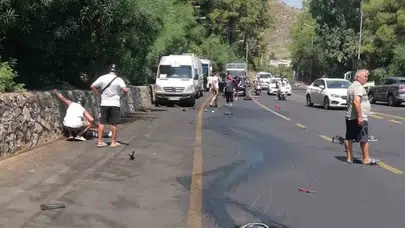 Marmaris'te feci kaza: Sollama yapmak isteyen motosiklet minibüsün altında kaldı