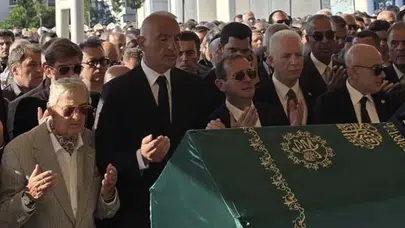 Mehmet Nuri Ersoy Kahve Dünyası’nın kurucusu Birol Altınkılıç’ın cenazesine katıldı