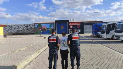Afyonkarahisar'da jandarmadan şafak operasyonu: 40 firari yakalandı