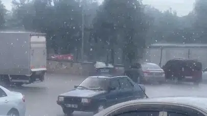 Eskişehir Sivrihisar'da etkili olan sağanak yağmur yüzleri güldürdü