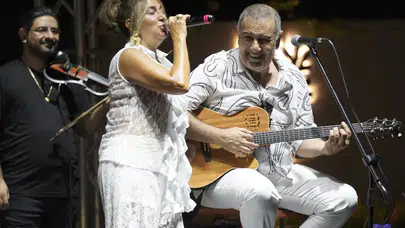 Eda ve Metin Özülkü çiftinden Bodrum'da nostalji rüzgarı