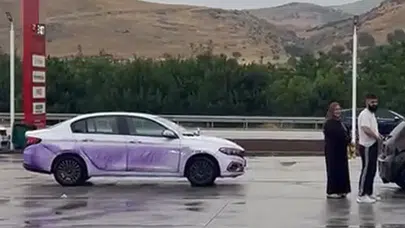 Antalya'da sıra dışı olay: Yoldan geçen araçlar mora büründü!