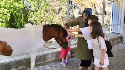 Atlarla kurulan bağ çocuklara yeni deneyimler kazandırıyor