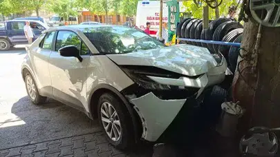 Yayaya çarpan otomobilin savrulduğu kaza kameraları aratmadı