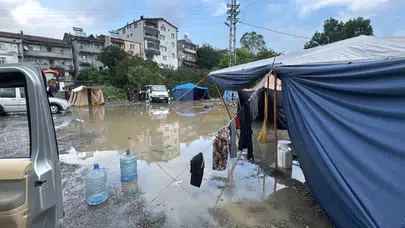 Zonguldak'ta aniden bastıran sağanak eşyaları sürükledi: Fındık işçileri dehşeti yaşadı!