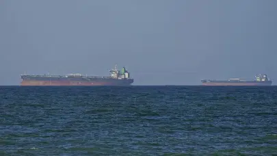 Hürmüz Boğazı'nda gerilim tırmanıyor! BAE petrol tankerlerine saldırı