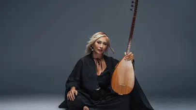 Şarkıcı Yudum yeni türküsü Bu Aşk Beni Öldürür ile gençlere seslendi