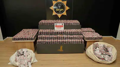 Kapı kırıp uyuşturucu kolilerini çalan şüphelilerden 1'i yakalandı: 53 bin 941 hap ele geçirildi