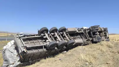 Yağdonduran Geçidi'nde trafik kazası! Tır şoförü ölümden döndü