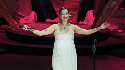 Melike Şahin hamilelik öncesi son konserini Harbiye’de verdi