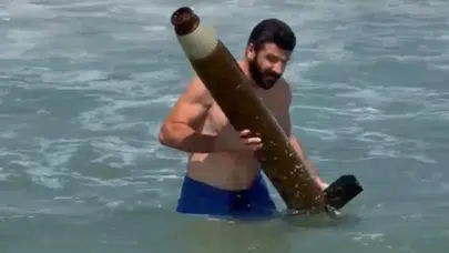 Sinop'ta sahile giren vatandaş denizden çıkardı: Füze parçası alarmı