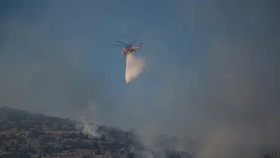 İki söndürme helikopteri havada çarpıştı