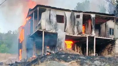 Erzincan Kemah'ta korkutan yangın: İki katlı müstakil ev alevlere teslim oldu!
