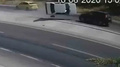 Konya'da yola fırlayan parça zincirleme kazaya neden oldu: 2 ölü