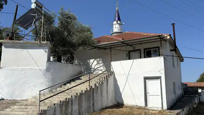 İmam istifa etti, geride bıraktığı ev mahalleliyi şoke etti: Ekipler maskelerle girdi!