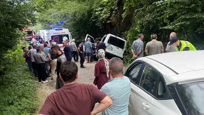Araklı'da feci kaza: Araç kanala uçtu, 5 kişi yaralandı