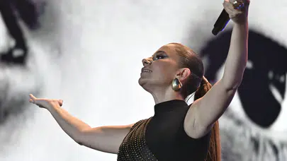 Nevşehir Kültür Yolu Festivali'nde Merve Özbey rüzgarı esti