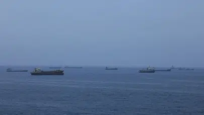Hürmüz Boğazı'nda gece mesaisi: ABD'nin gizli petrol koridoru deşifre oldu