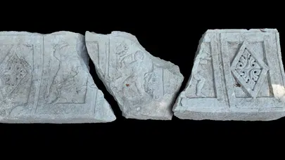 Antik kentin merkezinde muazzam keşif: Tanrı figürleriyle süslü anıtsal cadde bulundu