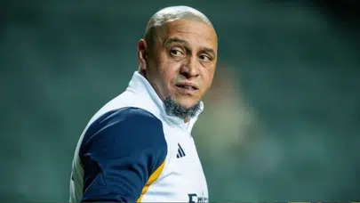 'Eşimi namaz kılarken görmek harika' diyen Roberto Carlos iddialara açıklık getirdi