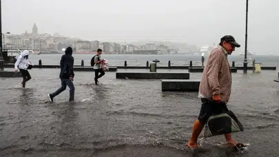 İstanbul dahil 15 il için sarı kodlu alarm: Fırtına ve sağanak eş peşe geliyor!
