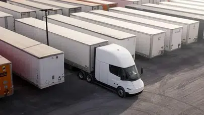 Lojistikte tarihi anlaşma: 500 adetlik tesla semi filosu geliyor