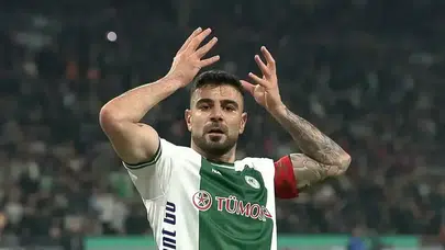 Fenerbahçe’de savunmada operasyon zamanı: Yıldız isimle yollar ayrılıyor