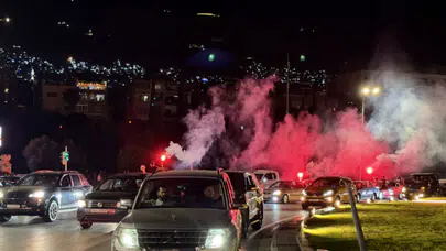 Şam'da tarihi gece: YPG kendini feshetti halk sokaklara döküldü