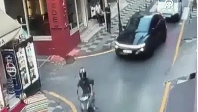 Polisten kaçarken kaldırıma çıktı, dehşet saçtı: dehşet anları kamerada!