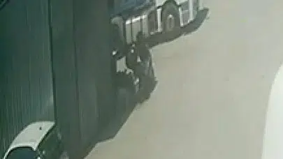 Esenyurt'ta 20 bin liralık bakır kablo hırsızlığı kamerada