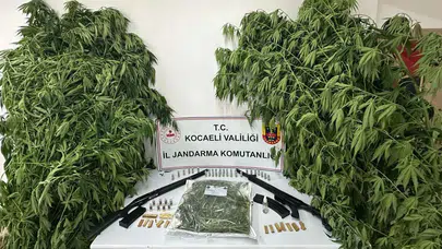 Kocaeli'de uyuşturucu operasyonunda silah ve hassas terazi bulundu
