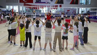 Hakkari’de yaz tatili hareketlendi: Binlerce çocuk sporla geleceğe hazırlanıyor