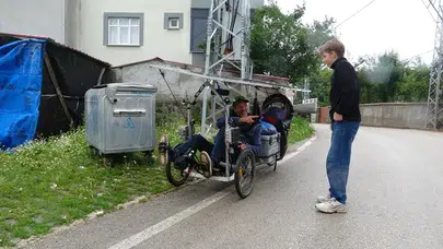 Lyon’dan Çin’e pedal çeviren Fransız gezgin Tokat’ta çay molası verdi