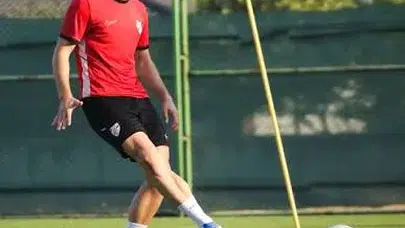 Boluspor transferde gaza bastı: Ege Özkayımoğlu kırmızı-beyazlı formayı giydi