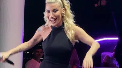 İrem Derici Bodrum konserinde sahneden hayranlarına takıldı