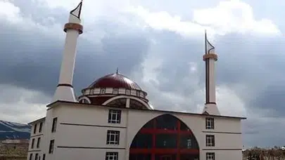 Darülfünun Camii'nin kalem şeklindeki minareleri ilgi odağı oldu