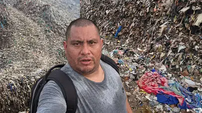 Kokudan ve zehirden durulmuyor: Çöp Everesti'nde felaket havadan görüntülendi