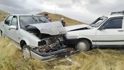 Şarkışla'da kaza: İki araç çarpıştı, 4 kişi hastanelik oldu