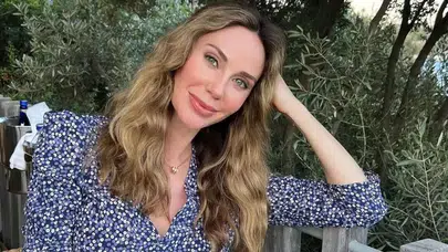 49 yaşında ama 20’liklere taş çıkartıyor: Demet Şener'den fit kalma reçetesi