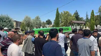Motosikleti otomobile saplanan genç son yolculuğuna uğurlandı