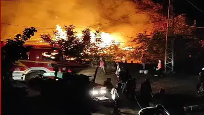 Denizli'de gece yarısı çıkan yangında iki ev kullanılamaz hale geldi