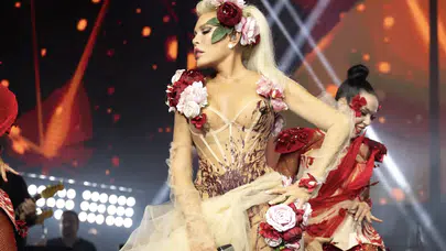 Ajda Pekkan Harbiye Açıkhava konserinde hayranlarıyla buluştu
