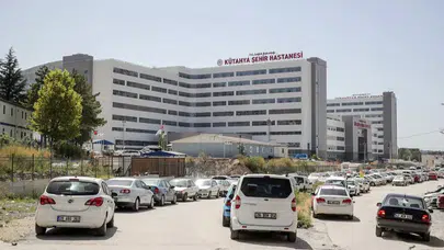 Hastaneye sevk edilen mahkum görevlilerin dalgınlığından yararlanarak kaçtı