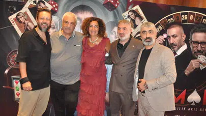 Kumar Gerçek Bir Bağımlılık Akıl Almazdır filminin galası yapıldı