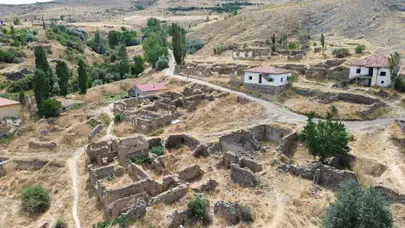 Şarkışla'da zamanın durduğu köy: 20 haneden geriye sadece bir aile kaldı