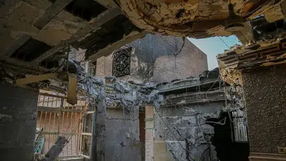 Düğün evi füzeyle yas evine dönüştü: İran'daki facianın izleri görüntülendi